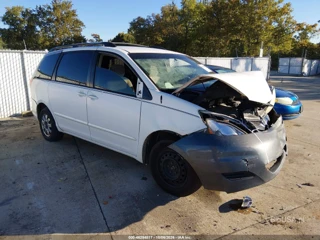 TOYOTA TOYOTA SIENNA LE
