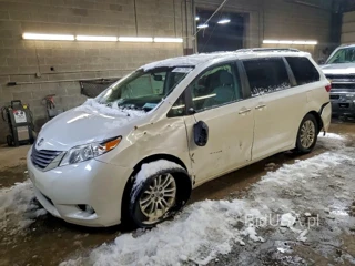 TOYOTA SIENNA XLE