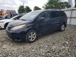 TOYOTA SIENNA LE