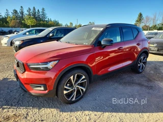 VOLVO XC40 T5 R-DESIGN