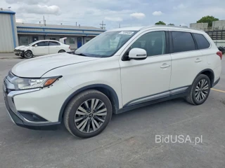 MITSUBISHI OUTLANDER SE