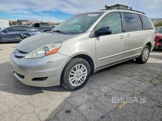 TOYOTA SIENNA LE