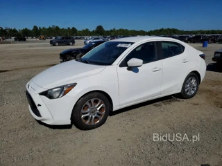TOYOTA YARIS IA BASE