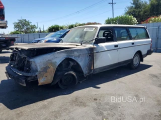VOLVO 240
