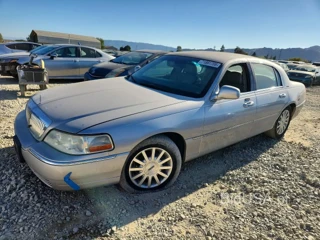 LINCOLN TOWN CAR SIGNATURE