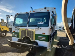 PETERBILT 320