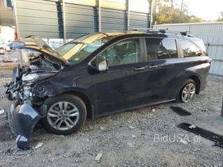 TOYOTA SIENNA XLE 7-PASSENGER