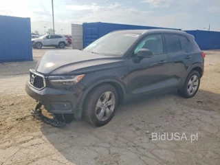 VOLVO XC40 T5 MOMENTUM