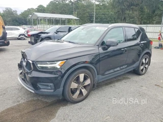VOLVO XC40 T5 MOMENTUM