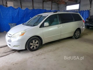 TOYOTA SIENNA XLE