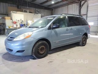 TOYOTA SIENNA LE