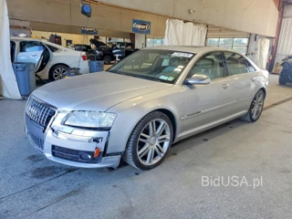 AUDI S8 QUATTRO