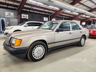 MERCEDES-BENZ 300 E