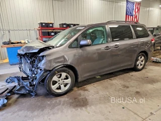 TOYOTA SIENNA LE