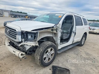 TOYOTA SEQUOIA SR5