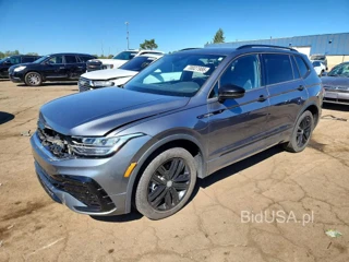 VOLKSWAGEN TIGUAN SE R-LINE BLACK
