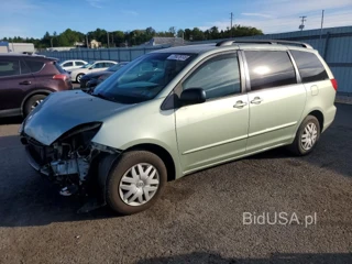 TOYOTA SIENNA LE 7-PASSENGER