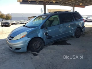 TOYOTA SIENNA LE 7 PASSENGER