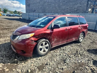 TOYOTA SIENNA LE