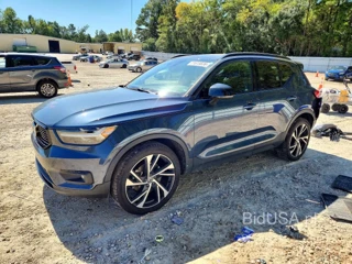 VOLVO XC40 T5 R-DESIGN