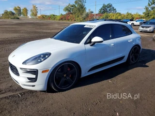 PORSCHE MACAN GTS