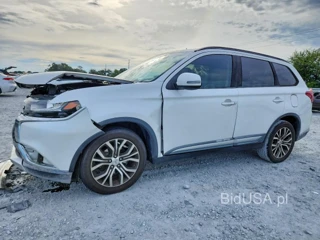 MITSUBISHI OUTLANDER SE