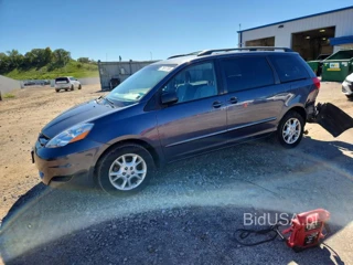 TOYOTA SIENNA LE