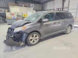 TOYOTA SIENNA LE