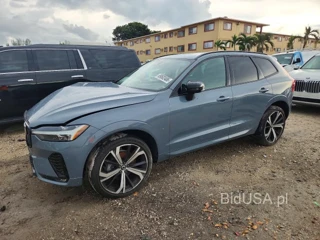 VOLVO XC60 B5 R-DESIGN