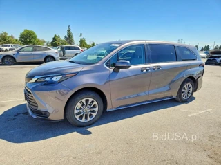TOYOTA SIENNA LE