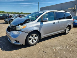 TOYOTA SIENNA LE