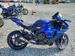 YAMAHA YZFR1