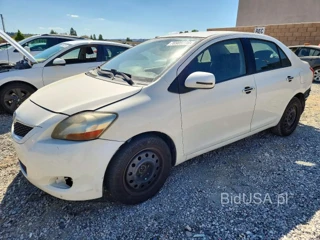TOYOTA YARIS BASE
