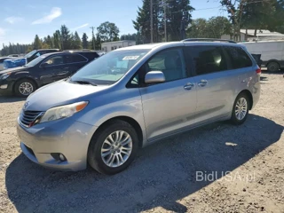 TOYOTA SIENNA XLE 8-PASSENGER
