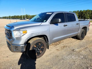 TOYOTA TUNDRA CREWMAX SR5