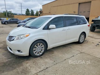 TOYOTA SIENNA LIMITED 7-PASSENGER
