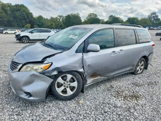 TOYOTA SIENNA LE