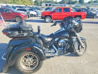 HARLEY-DAVIDSON FLHTCUTG TRI GLIDE ULTRA