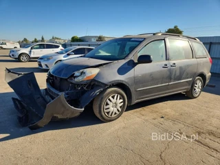 TOYOTA SIENNA LE 8 PASSENGER