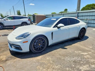 PORSCHE PANAMERA 4