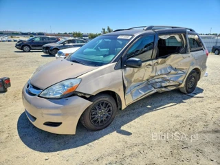 TOYOTA SIENNA LE 8 PASSENGER