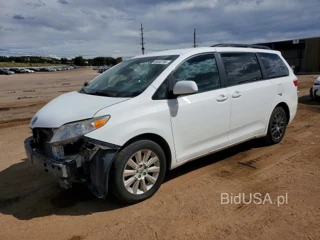 TOYOTA SIENNA LE