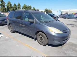 TOYOTA TOYOTA SIENNA LE