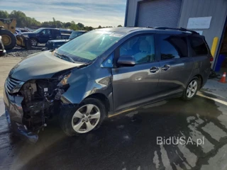 TOYOTA SIENNA LE