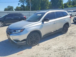 MITSUBISHI OUTLANDER SE