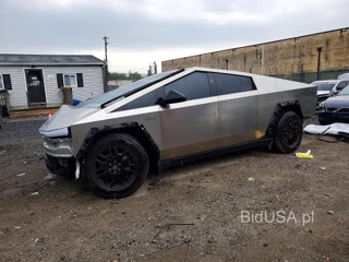 TESLA CYBERTRUCK