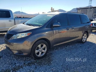 TOYOTA SIENNA LE