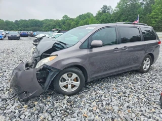 TOYOTA SIENNA LE