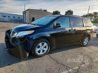 TOYOTA SIENNA LE