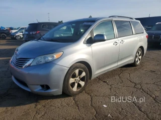 TOYOTA SIENNA LE